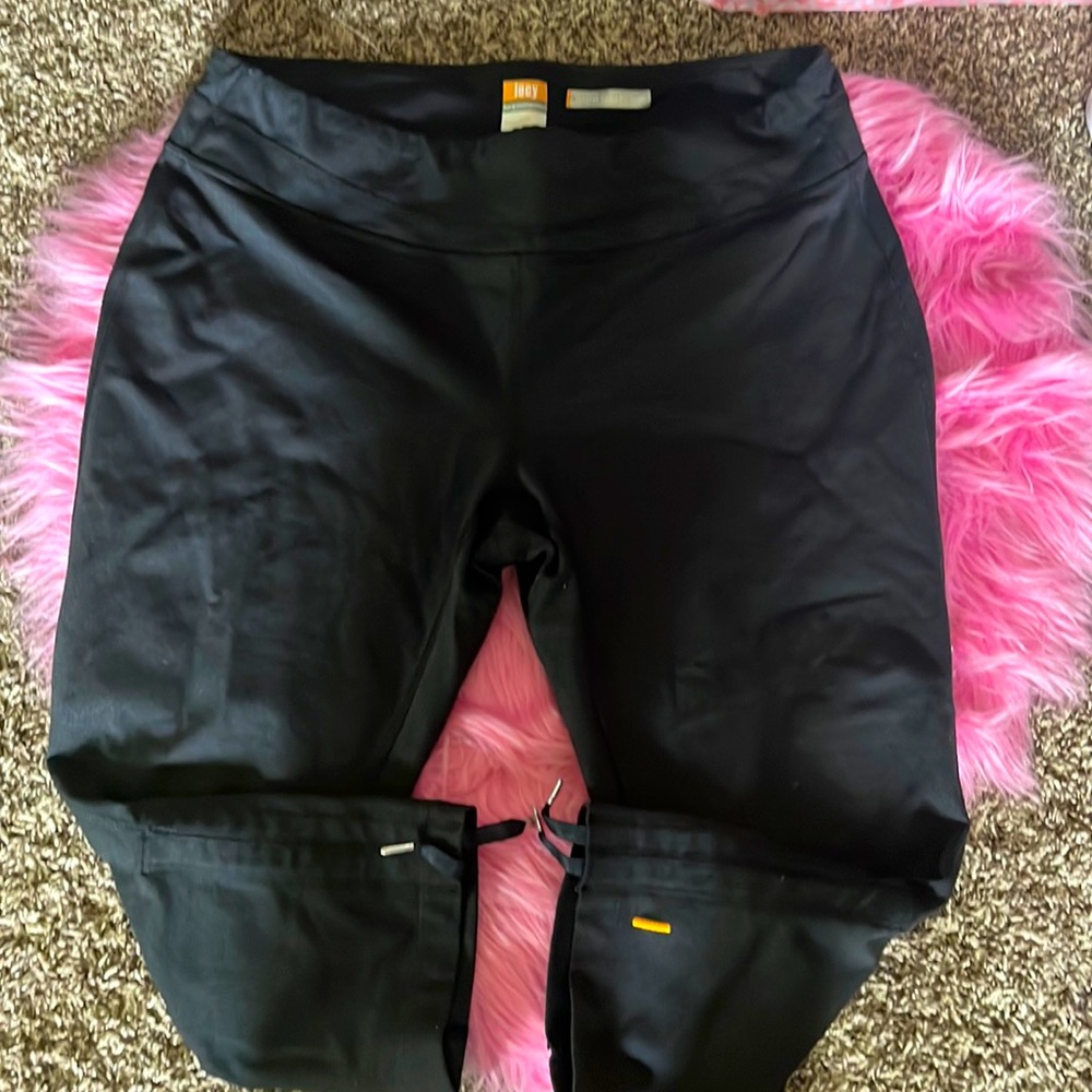 Lucy Black Capri Crop Leggings